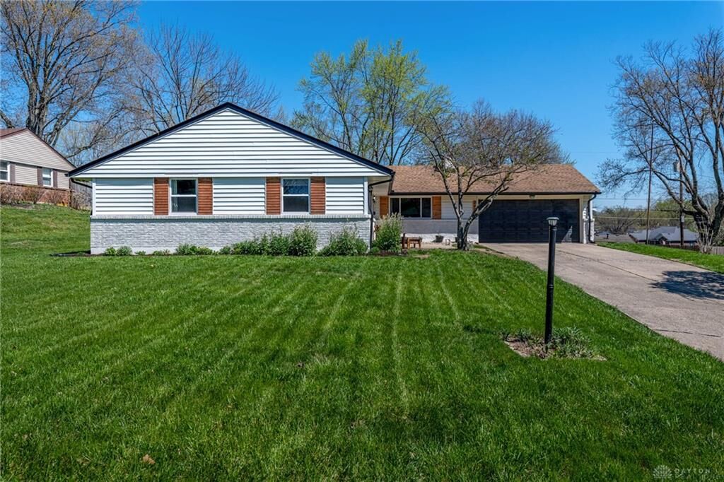 Property Photo: 2431 Hemphill Road OH 45440
