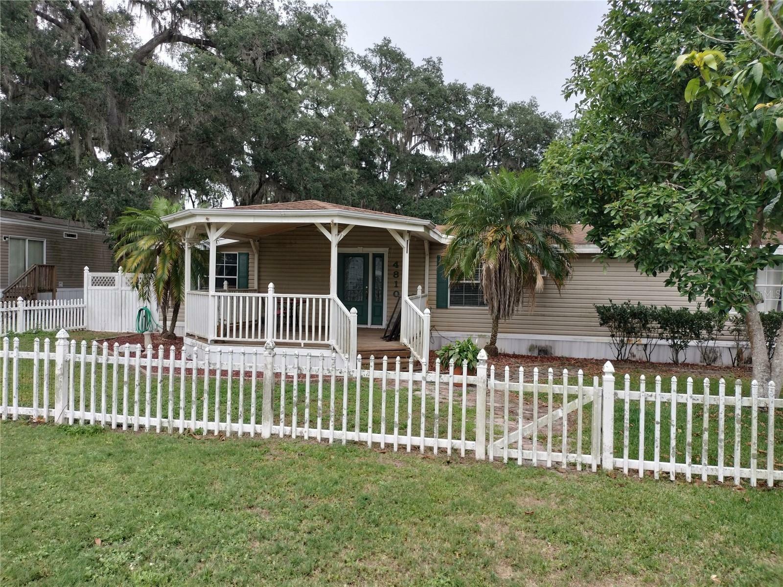 Property Photo:  4810 Dusty Oak Drive  FL 33565 