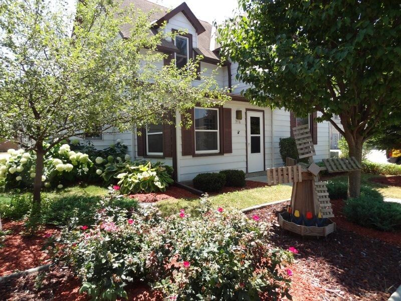 Property Photo:  216 Kettle Moraine Dr  WI 53086 