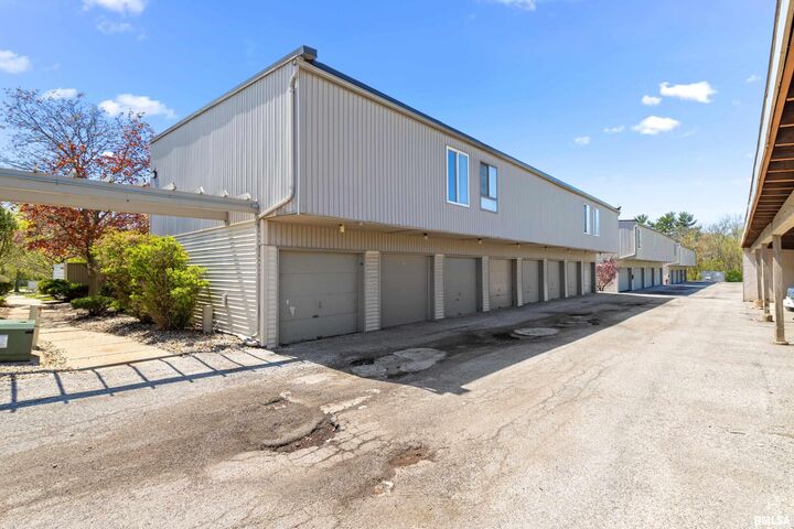 6831 N Frostwood Parkway 13  Peoria IL 61615 photo