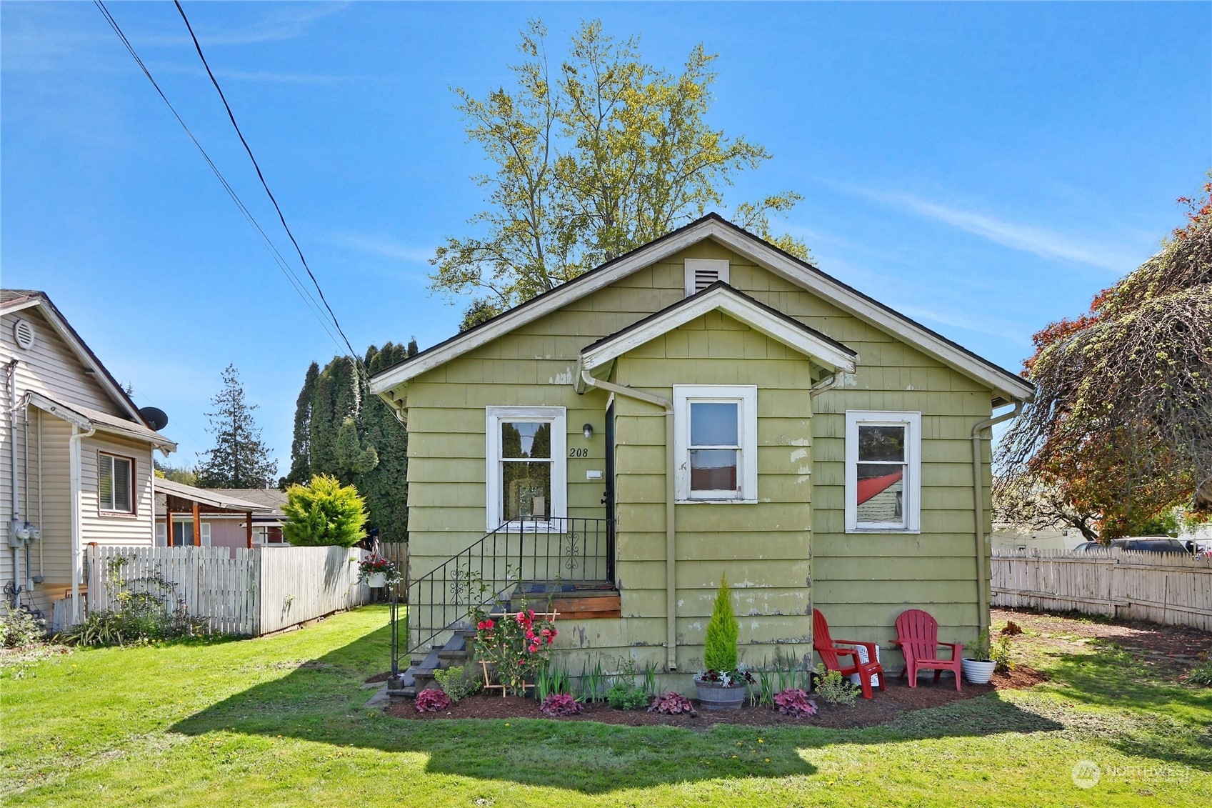 Property Photo:  208 E Section Street  WA 98273 