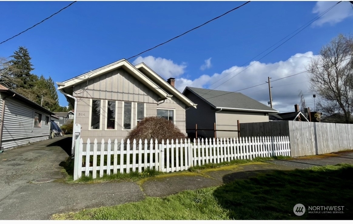 Property Photo:  314 Grant Street W  WA 98550 