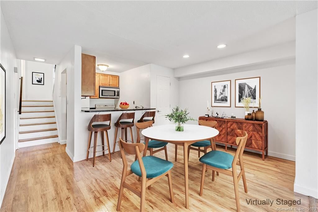 Property Photo:  25 Ellsworth Street Unit 8  CT 06605 