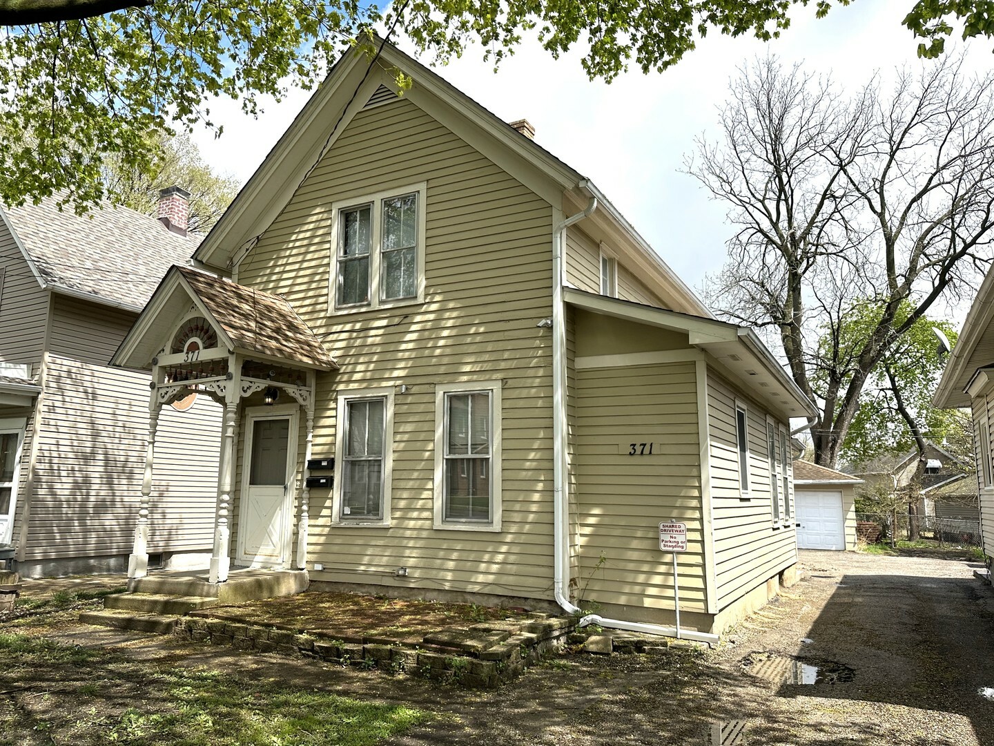 Property Photo:  371 S State Street 1  IL 60123 