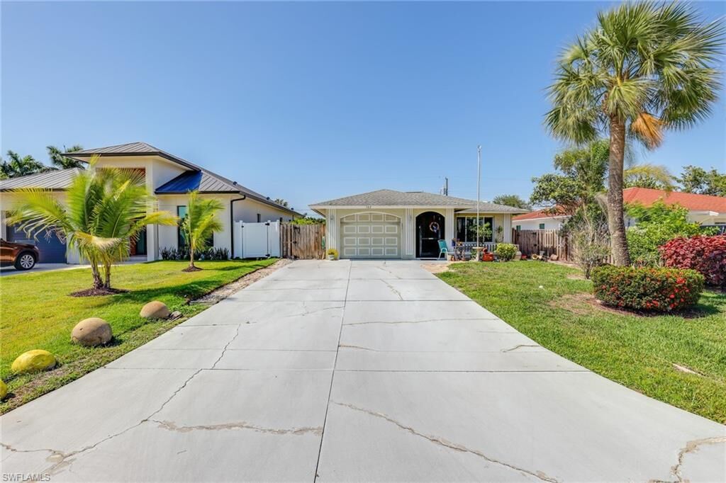Property Photo: 785 103rd Ave N FL 34108