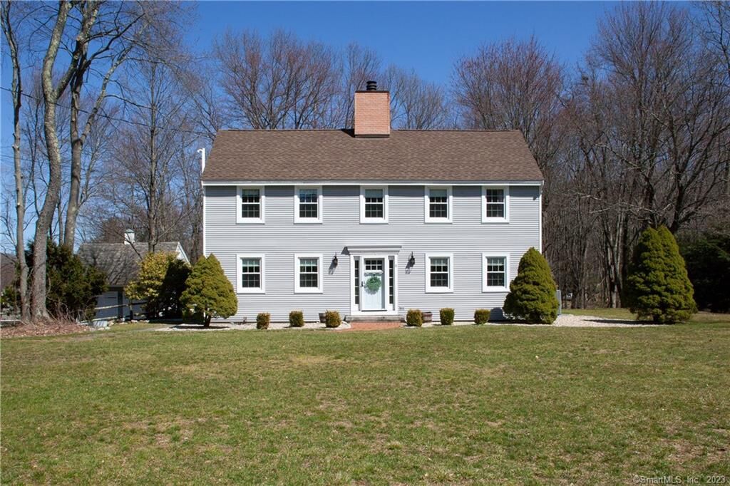 Property Photo:  8 Village Lane  CT 06013 