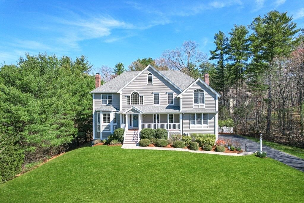 Property Photo:  14 Piper'S Glen  MA 01810 