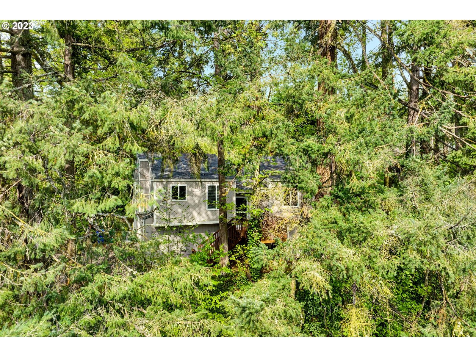 Property Photo:  15976 SE River Rd  OR 97267 