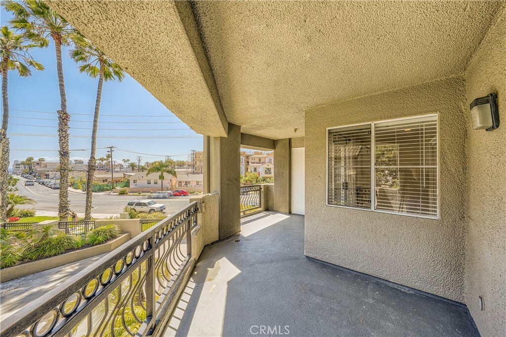 Property Photo:  420 Lake Street 204  CA 92648 