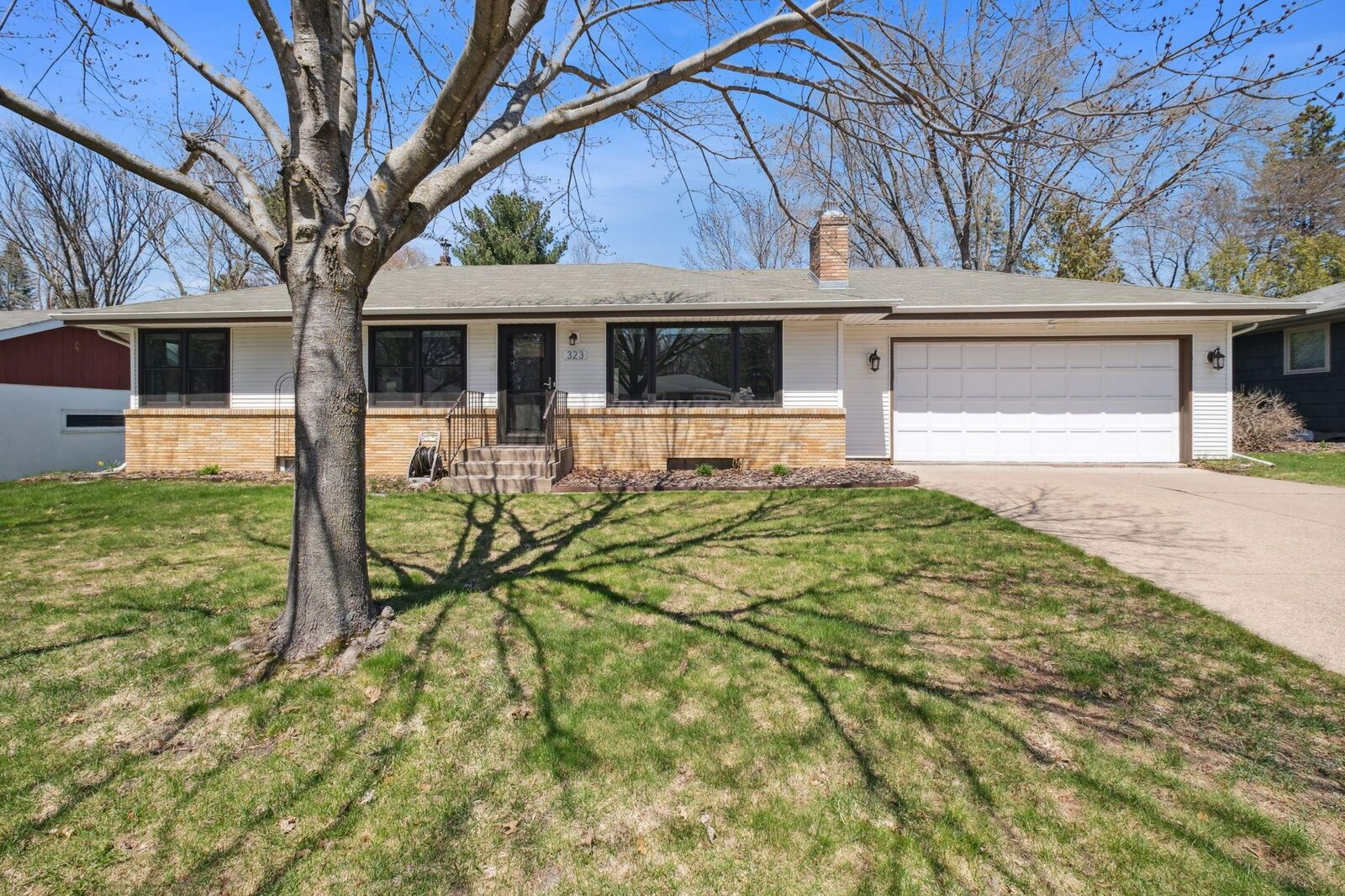 Property Photo:  323 Lilac Lane  MN 55126 