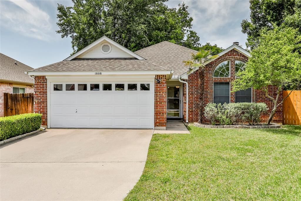 Property Photo:  1808 Pine Ridge Drive  TX 76021 