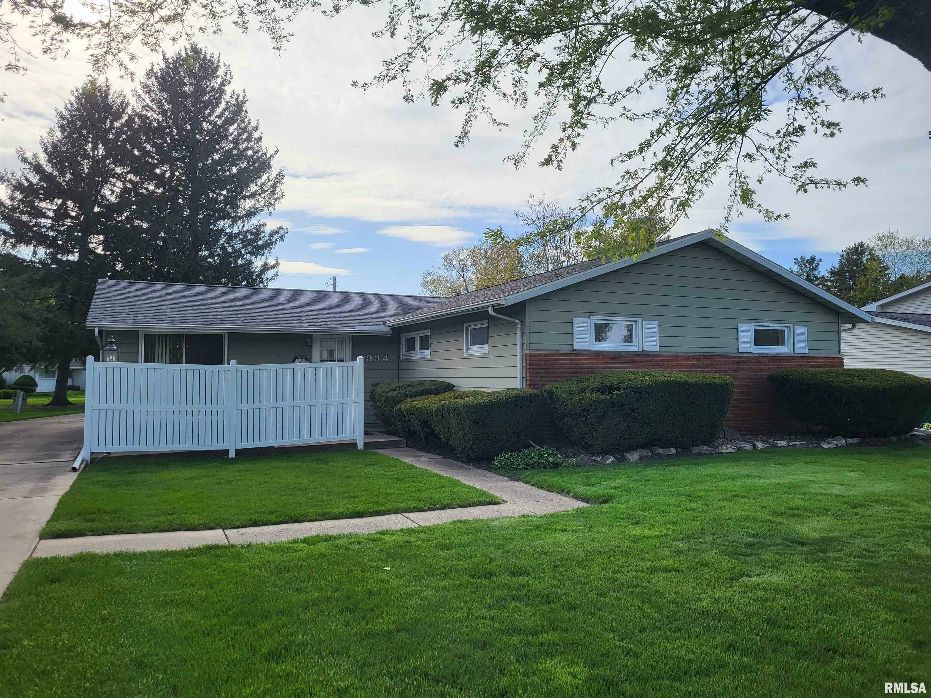 Property Photo:  1934 N Seminary Street  IL 61401 