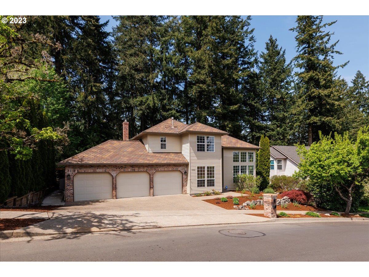 Property Photo: 9765 SW 163rd Ave OR 97007