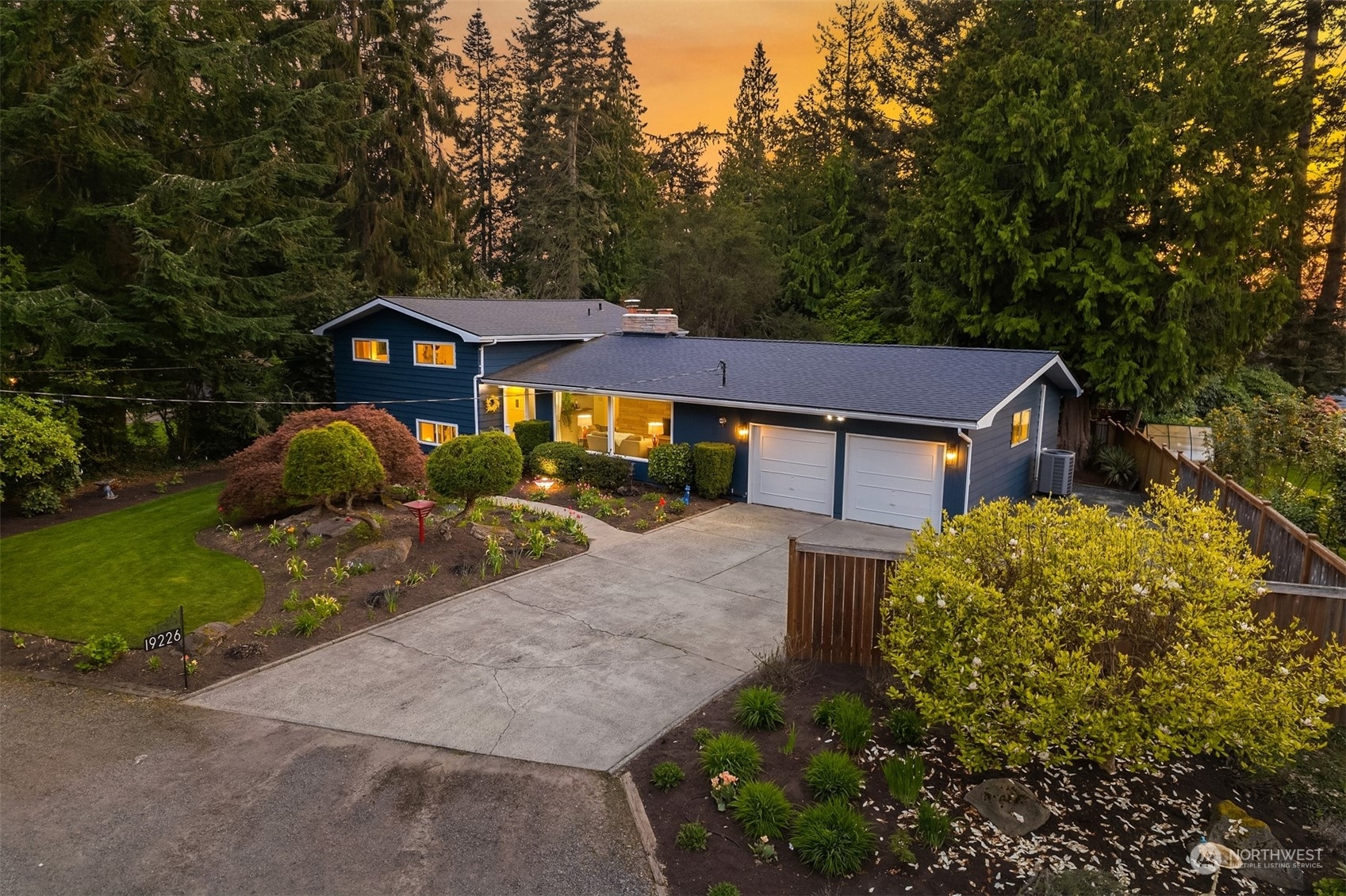 Property Photo: 19226 91st Avenue W WA 98026