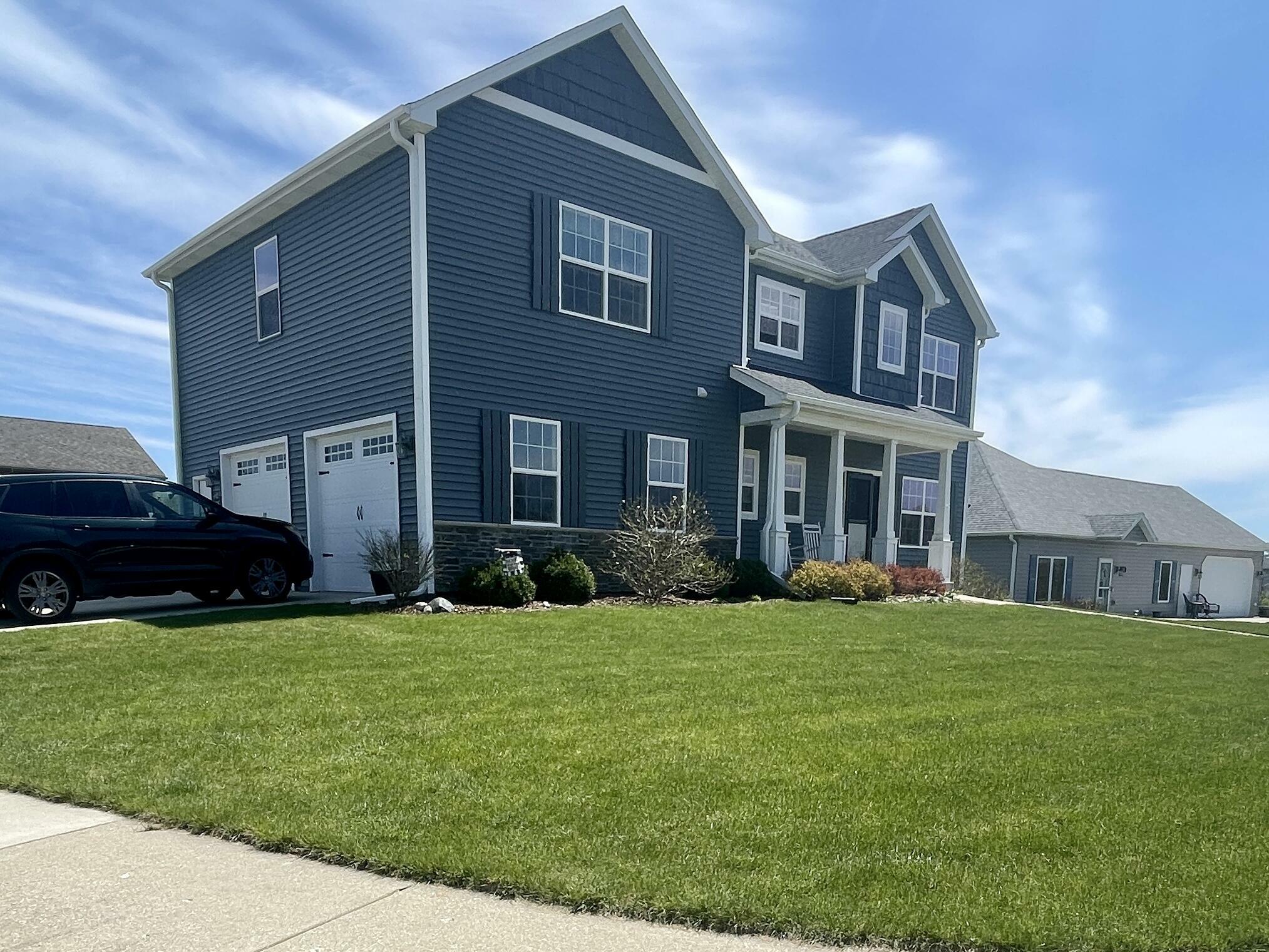 Property Photo: 635 Stonefield Ln WI 53190