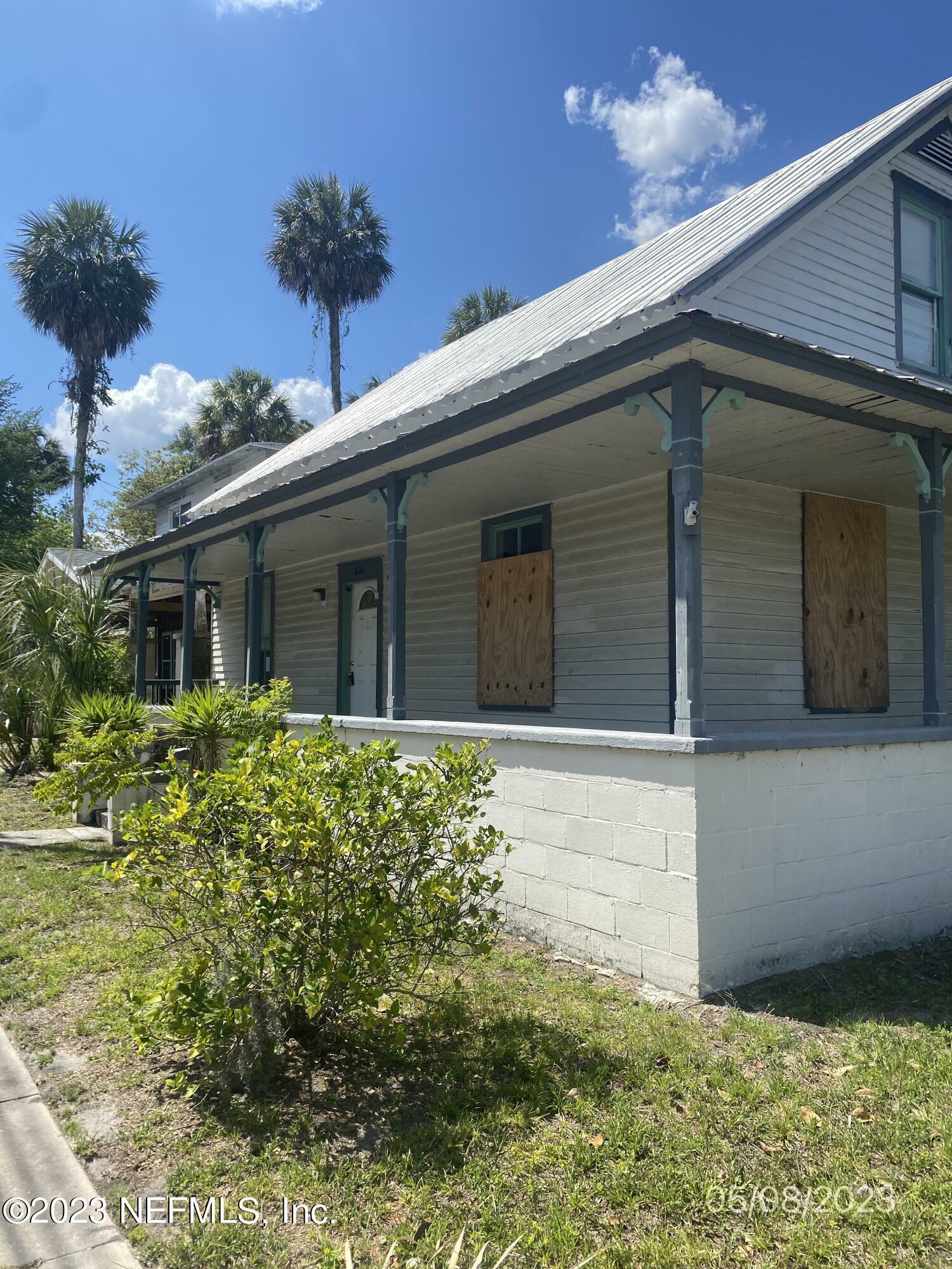 Property Photo:  800 Oak Street  FL 32177 