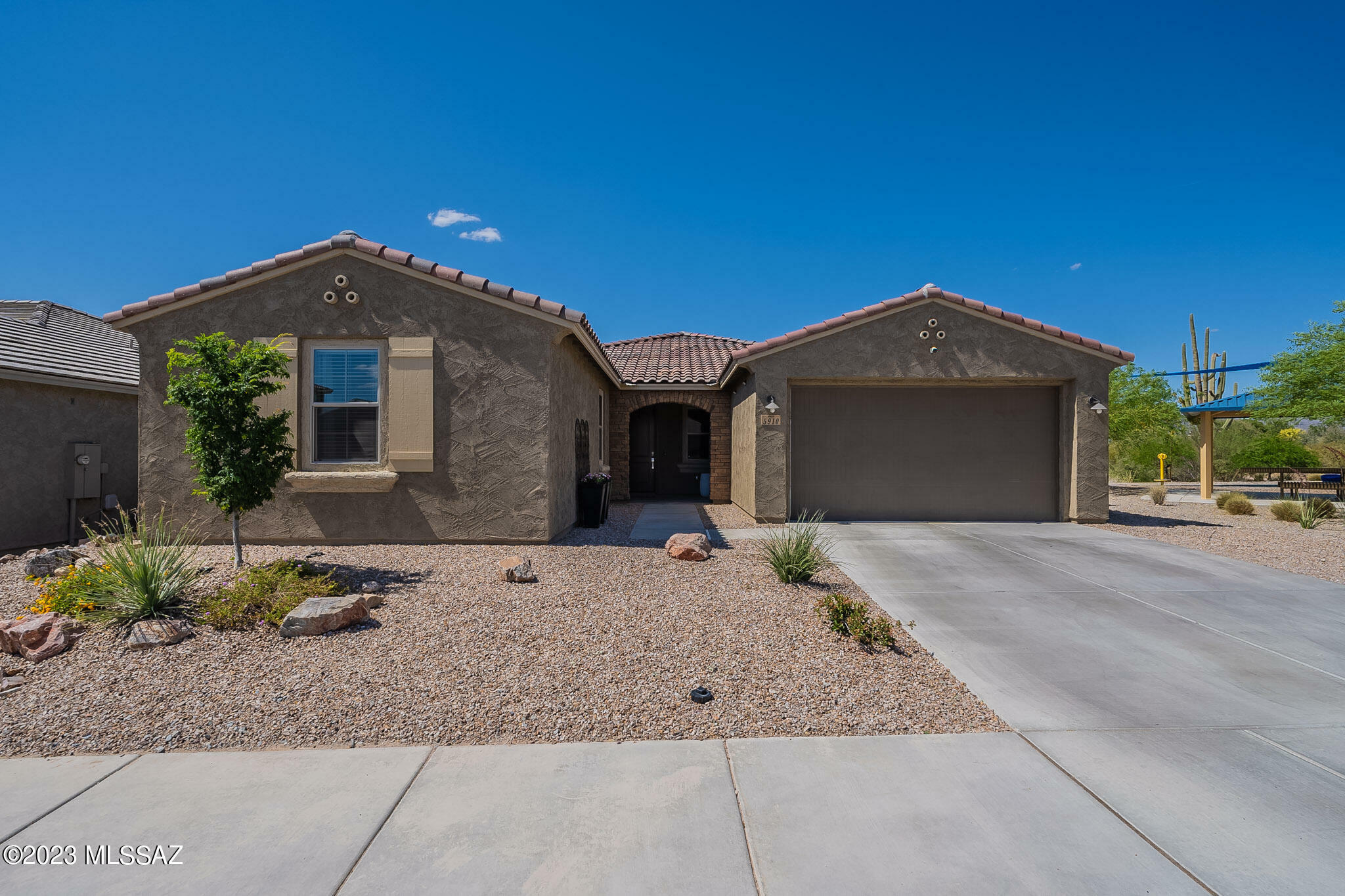 Property Photo:  5910 W Indian Shadow Drive  AZ 85742 