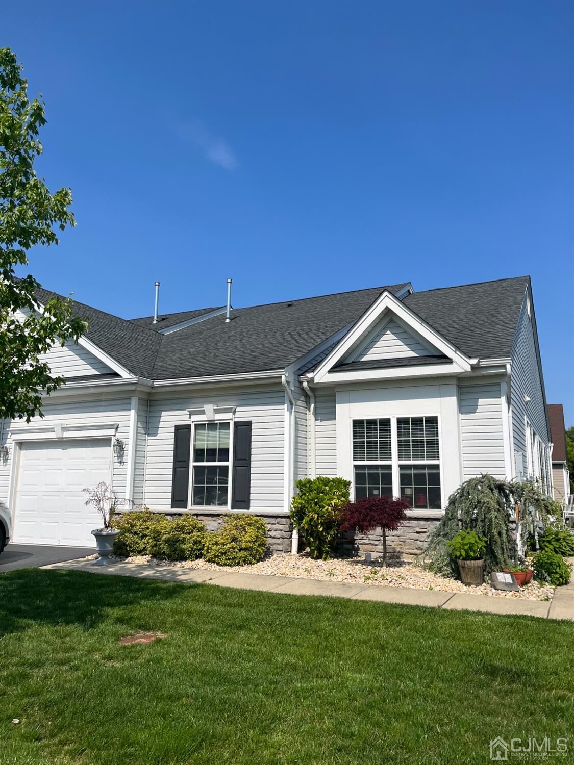 Property Photo:  30 Timber Hill Drive  NJ 08831 