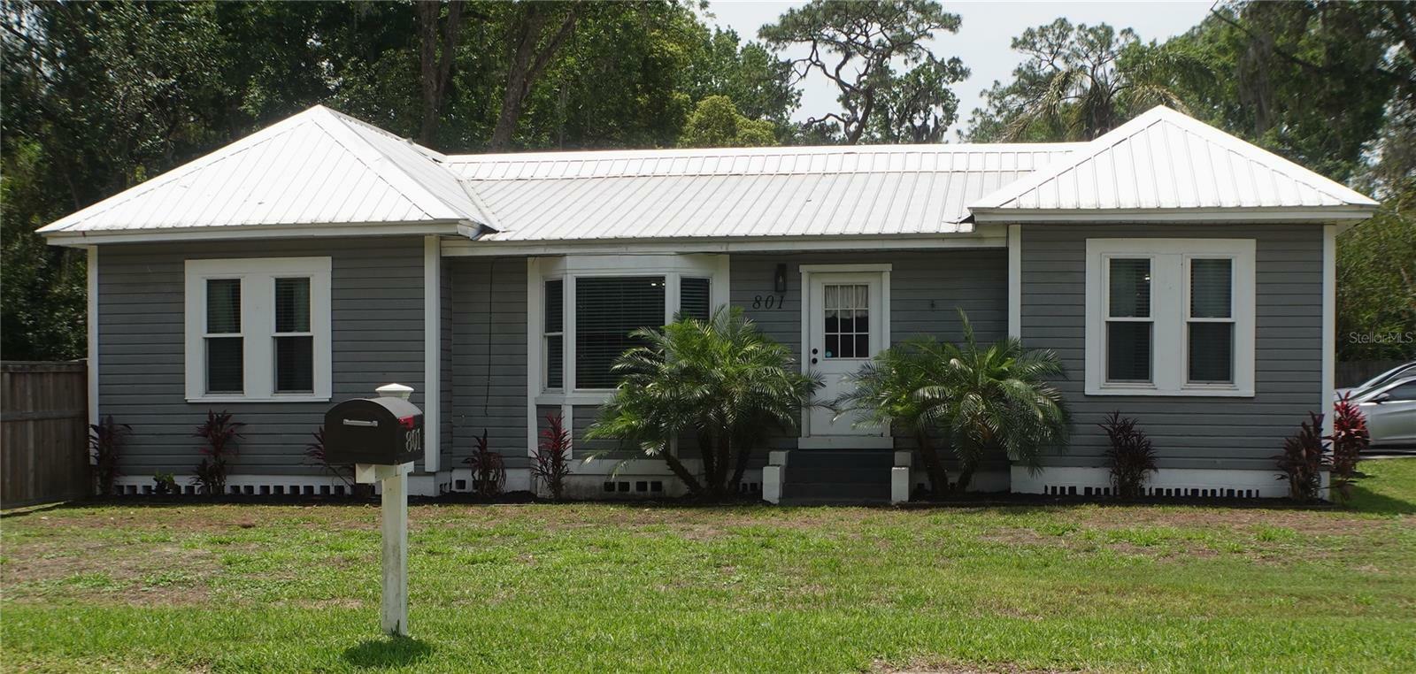 Property Photo:  801 E Calhoun Street  FL 33563 