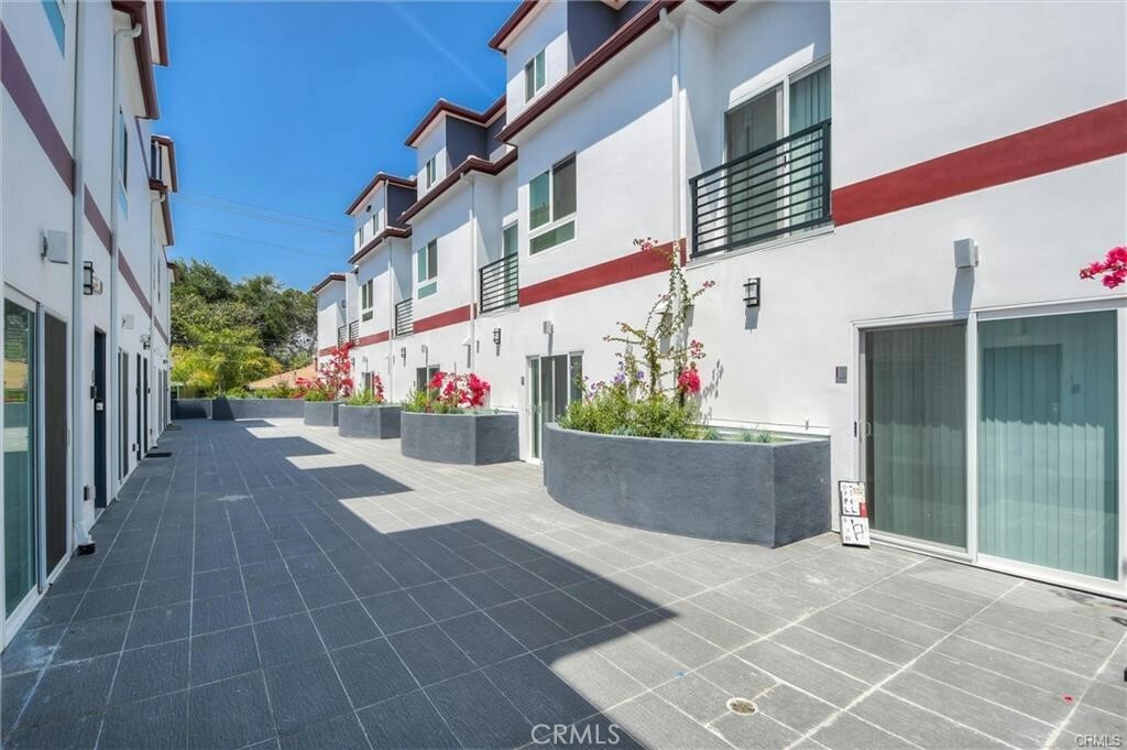 Property Photo:  4461 Tujunga Avenue 105  CA 91602 