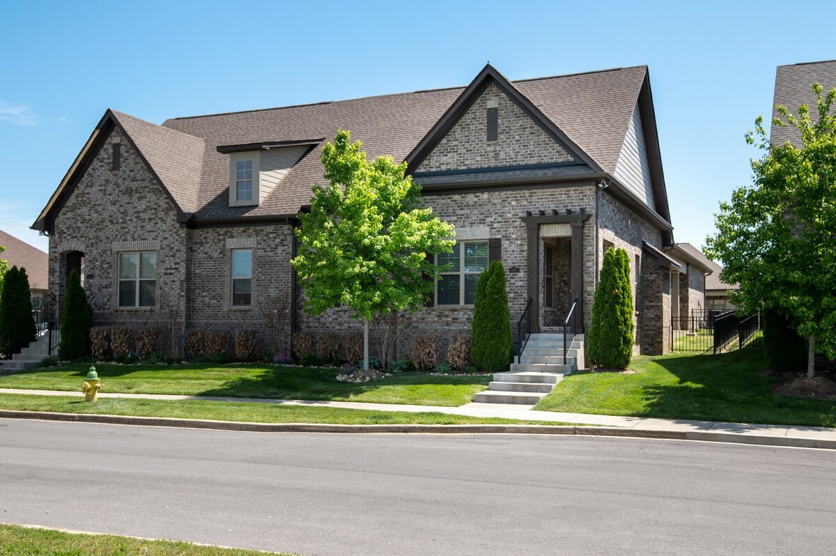 Property Photo: 1170 Cavaletti Cir W TN 37066