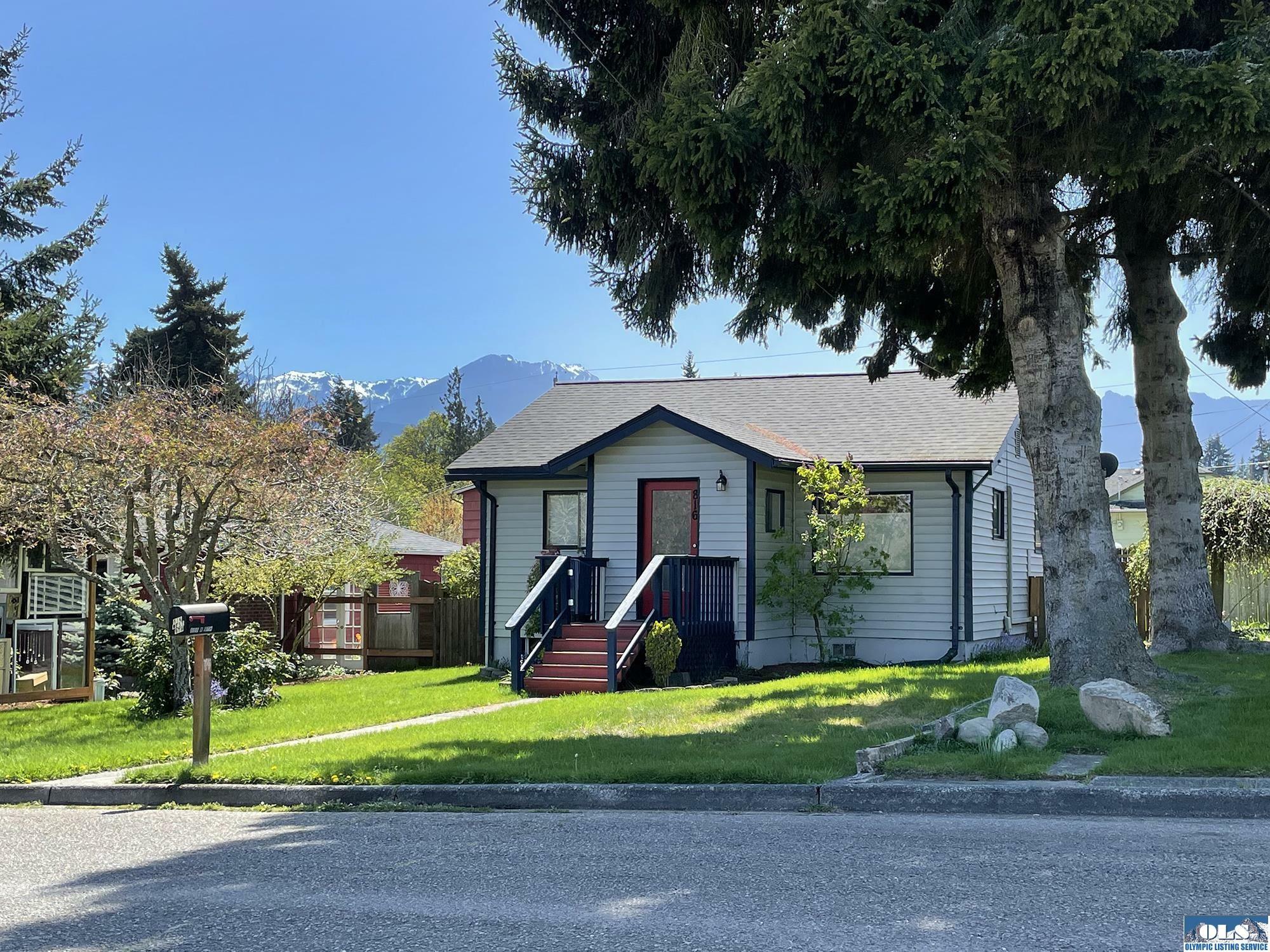 Property Photo: 816 W 9th Street WA 98363