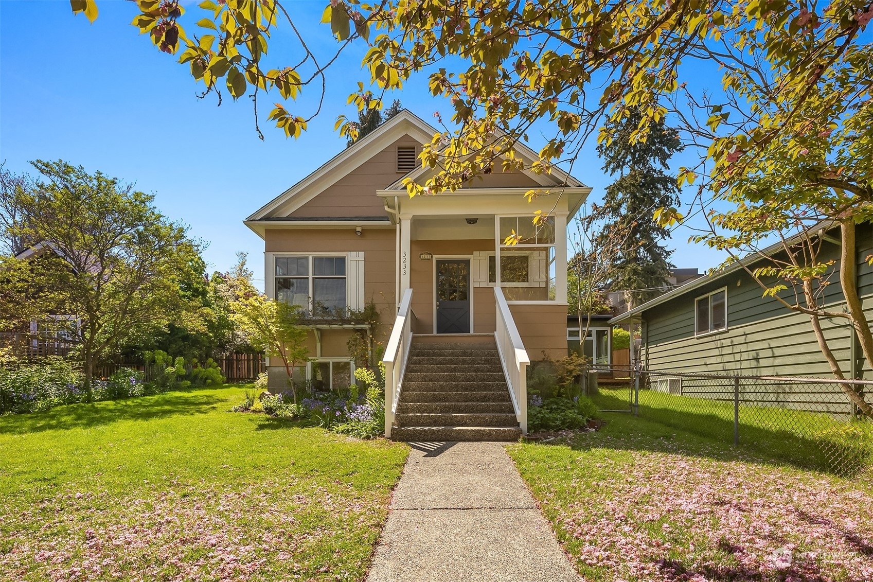 Property Photo: 3233 34th Avenue W WA 98199