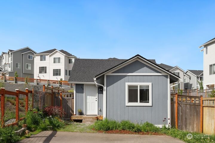 Home for sale in Bremerton 910 NW Hogan Lane, Bremerton, WA 98311