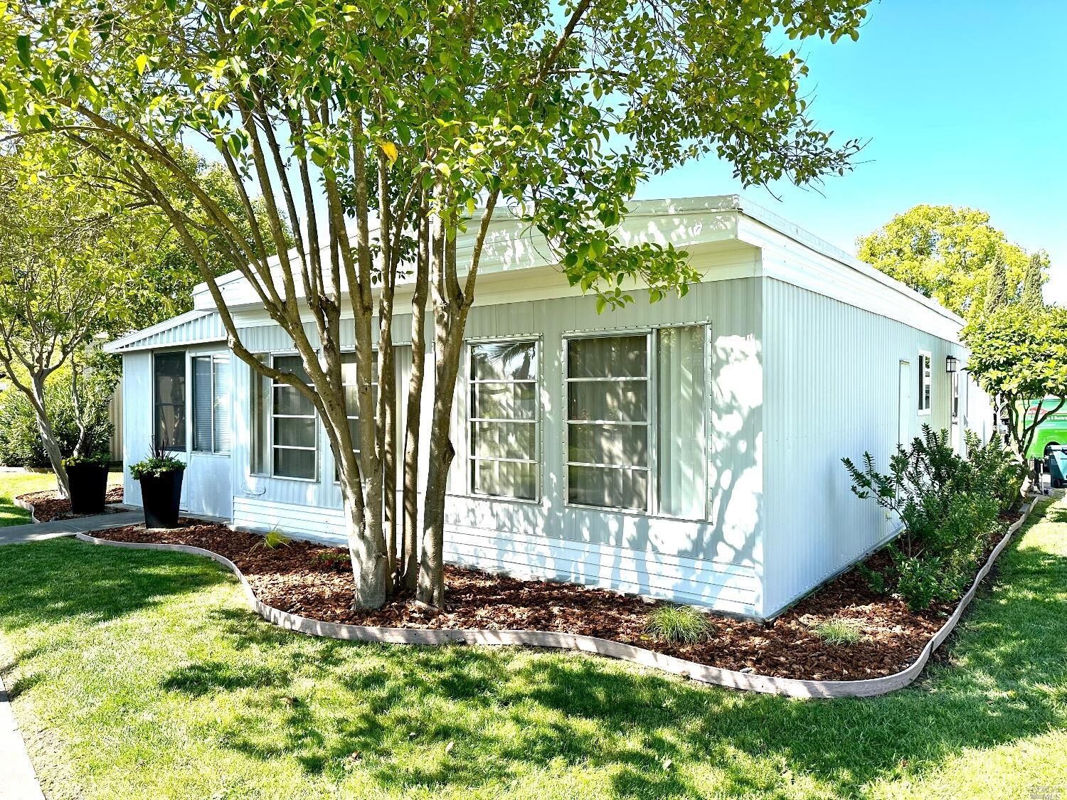 Property Photo: 318 Janero Place CA 95476