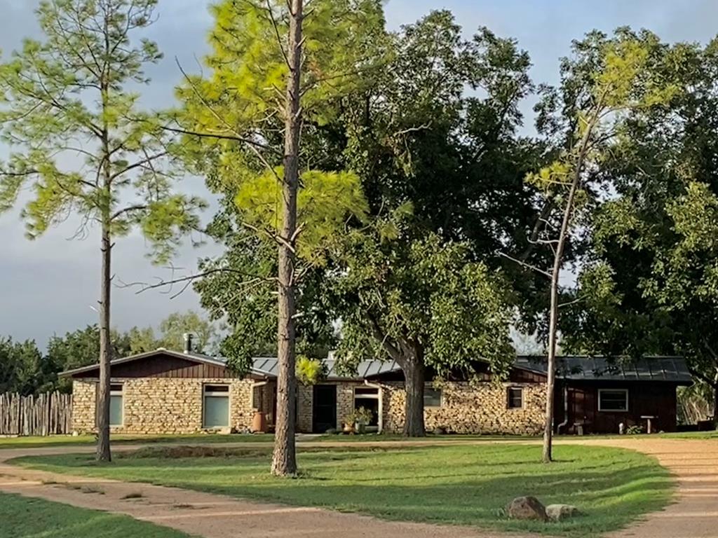 Property Photo: 27 Docs Ln TX 78624