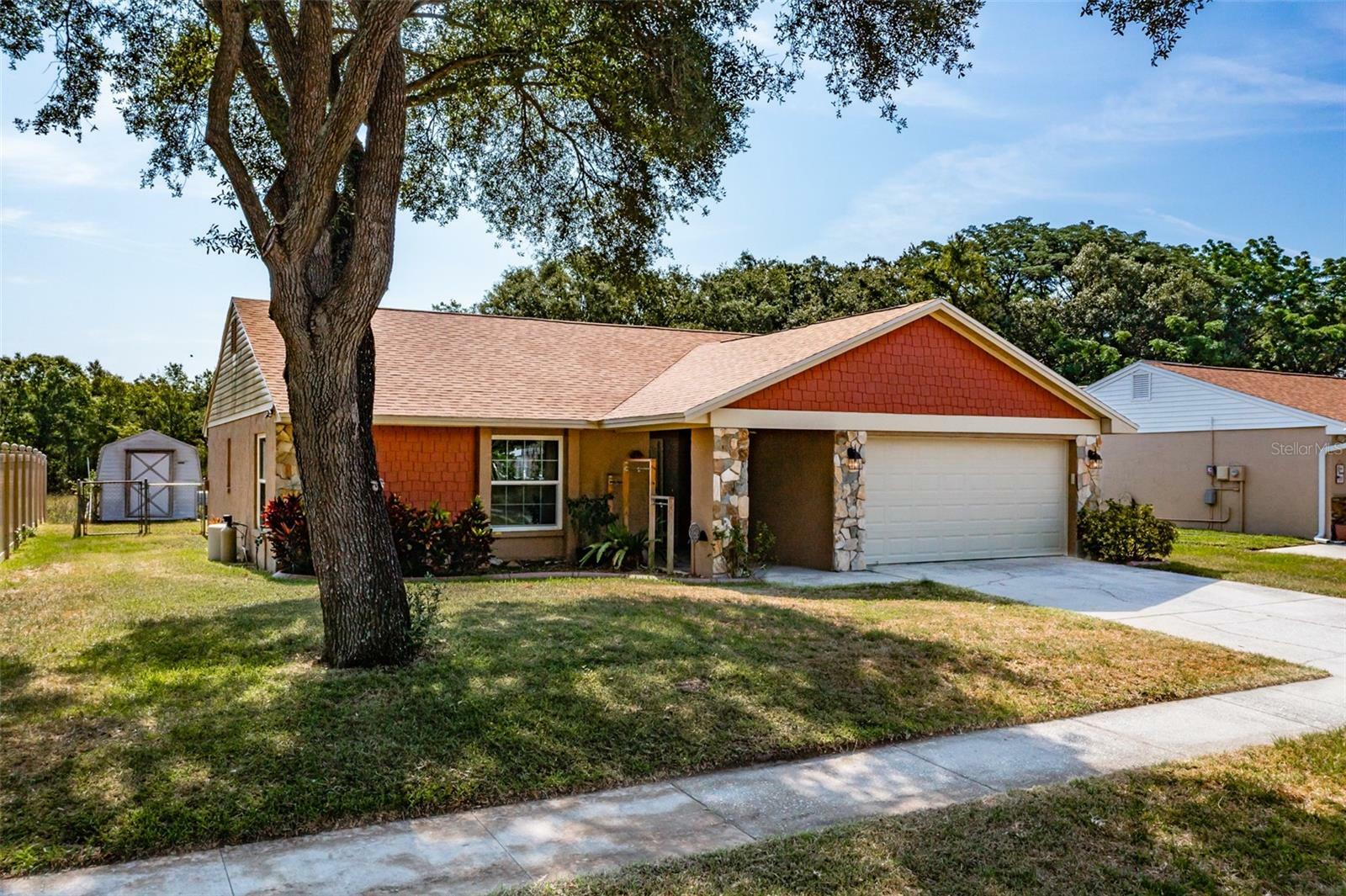 Property Photo:  1805 Oakwald Drive  FL 33511 