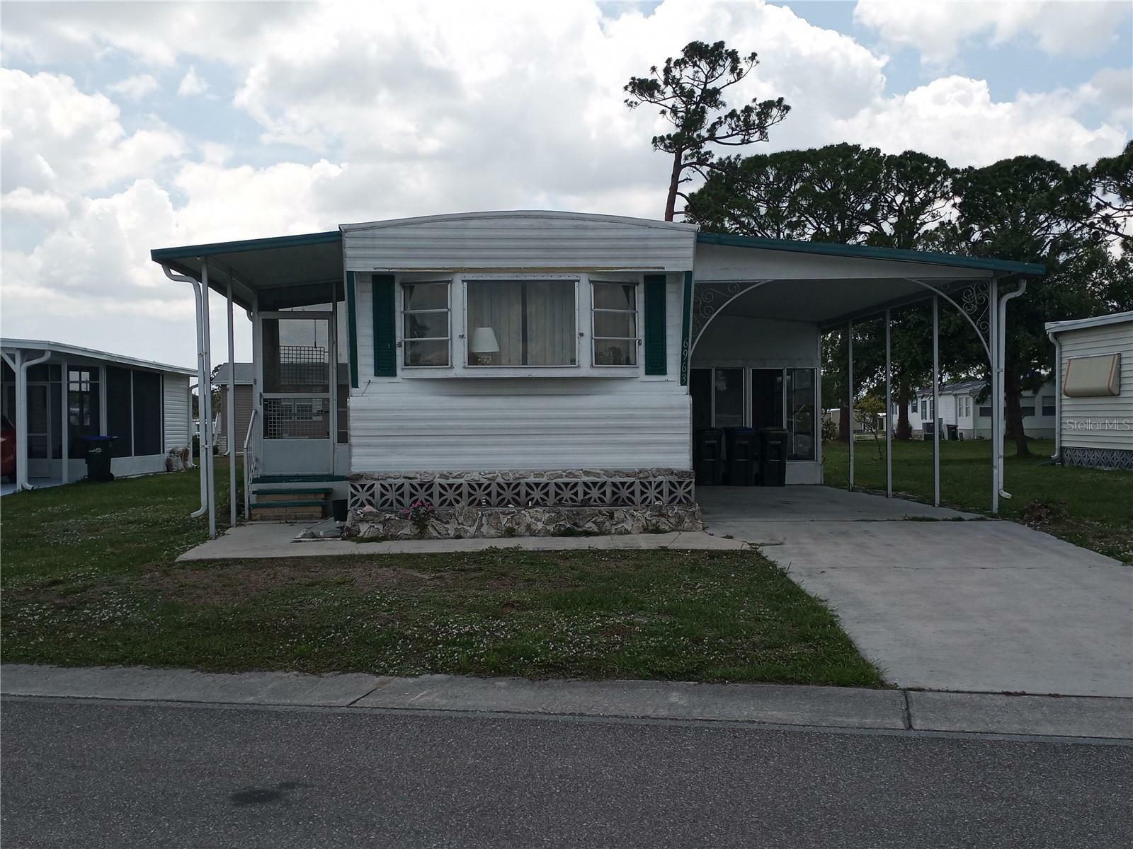 Property Photo:  6963 Hikina Drive  FL 34287 