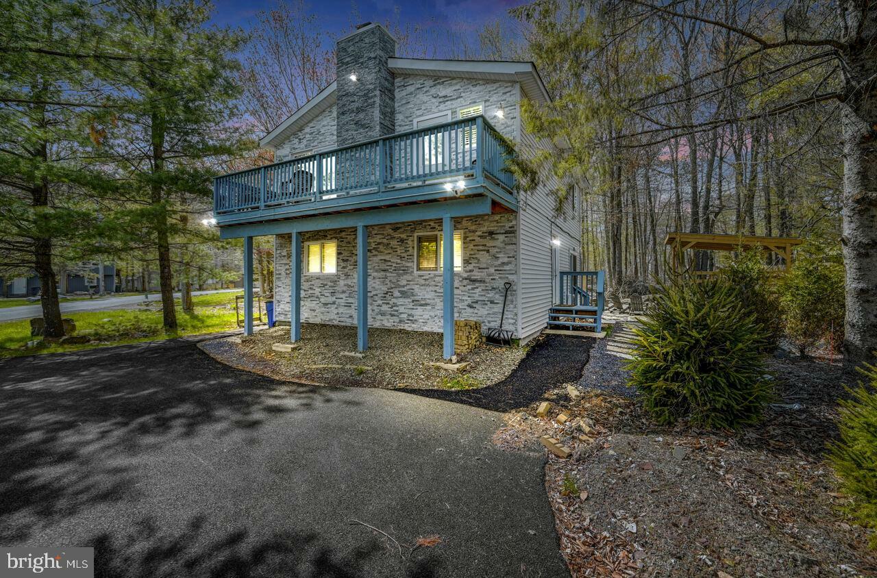 Property Photo:  7133 Robinwood Drive  PA 18466 