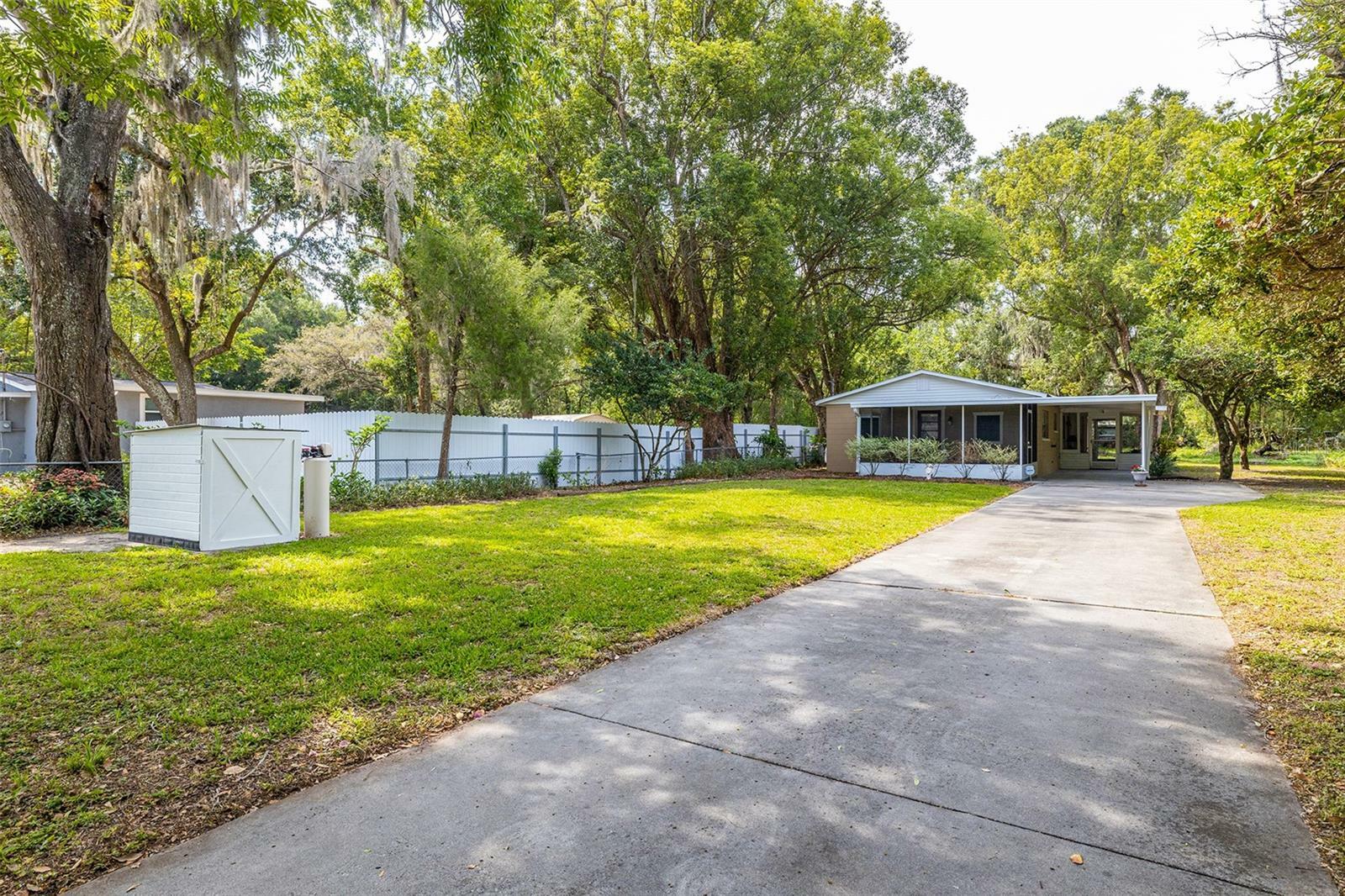 Property Photo: 101 5th Avenue SE FL 33549