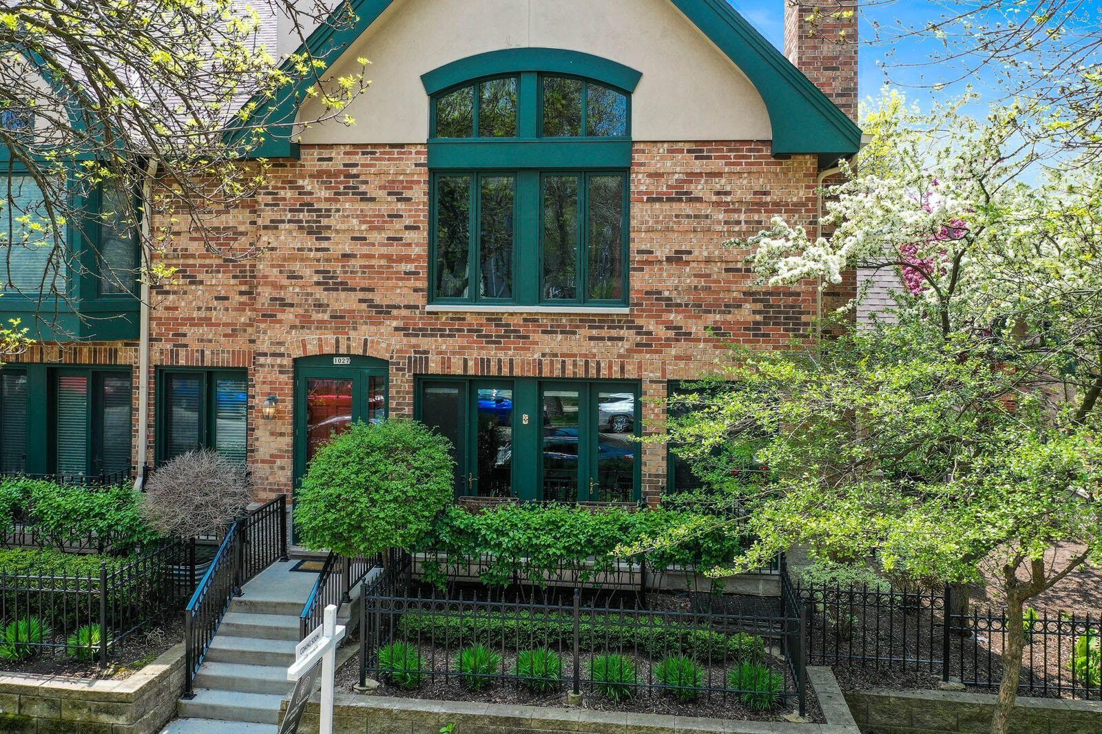 Property Photo: 1027 E Lyon St WI 53202