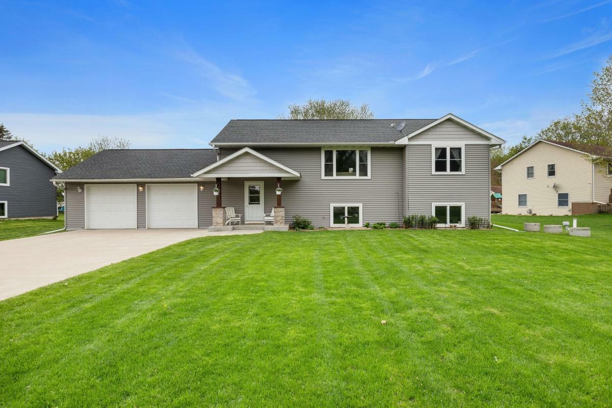 Property Photo:  58 E Wood Ridge Drive  WI 54022 