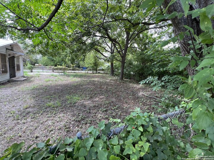 Property Photo: 412 Moten Alley TX 78202