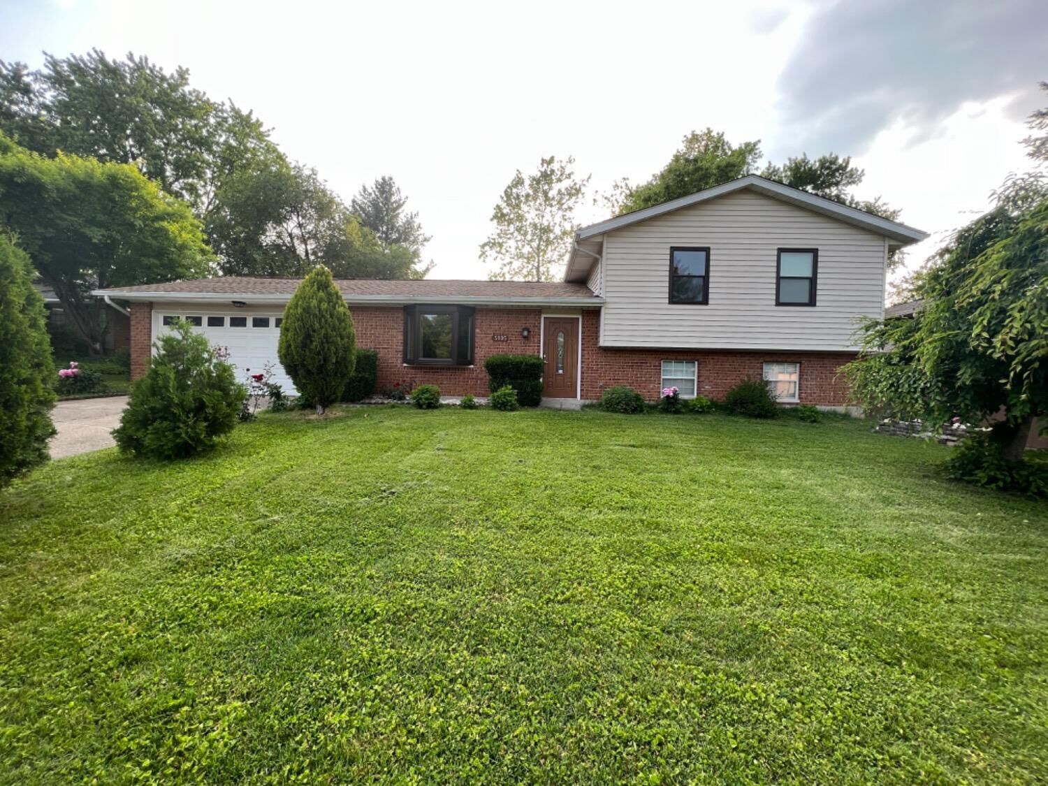 Property Photo: 5895 Kingsmont Dr OH 45014