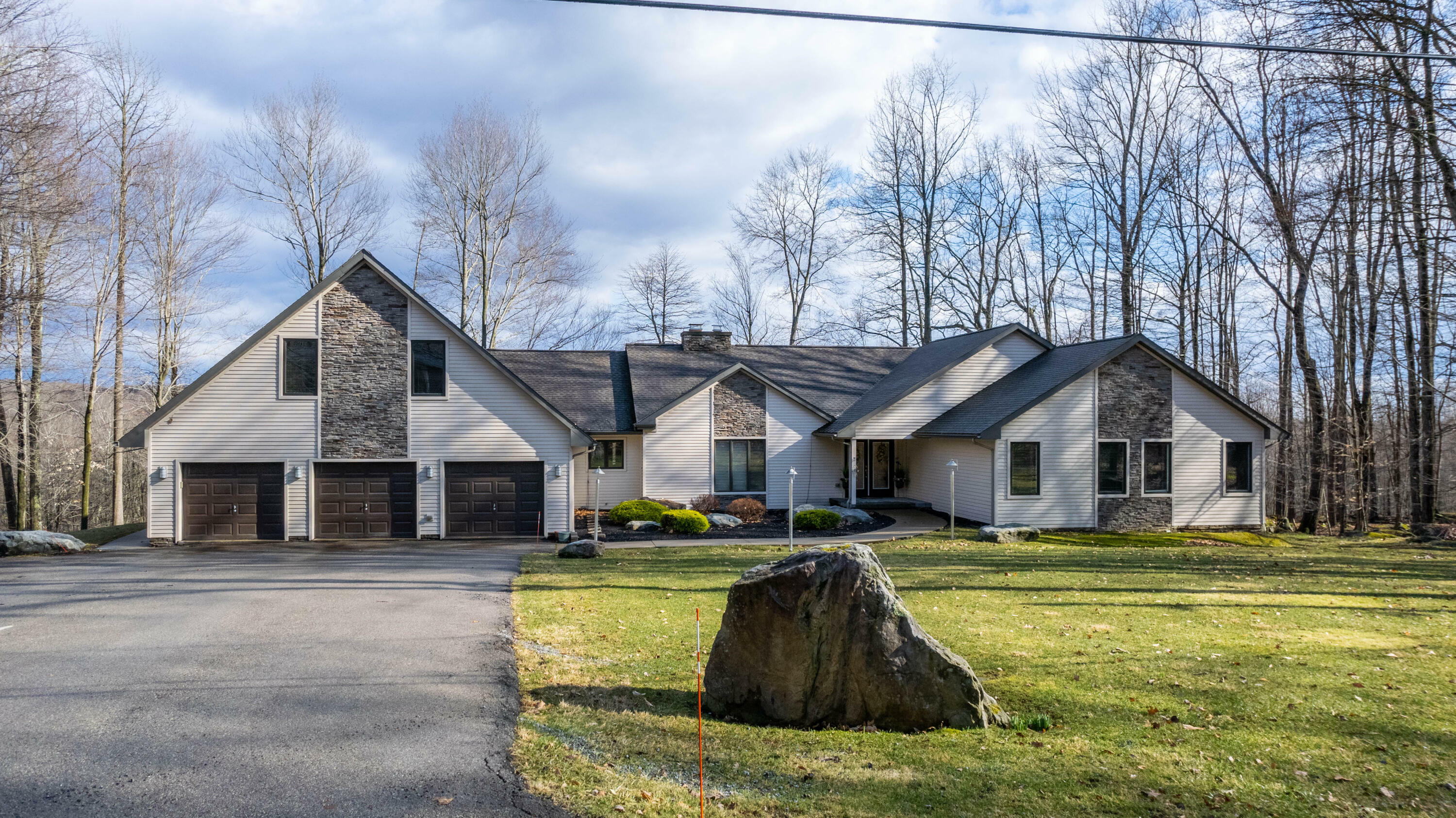 Property Photo:  952 Six Shillings Rd  PA 15801 