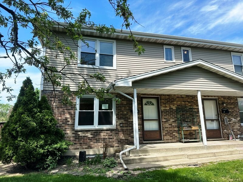 Property Photo: 379 W Hillside Drive 4 IL 60106