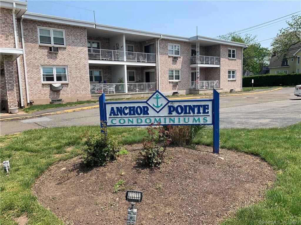 Property Photo:  40 Chapel Street 104  CT 06460 