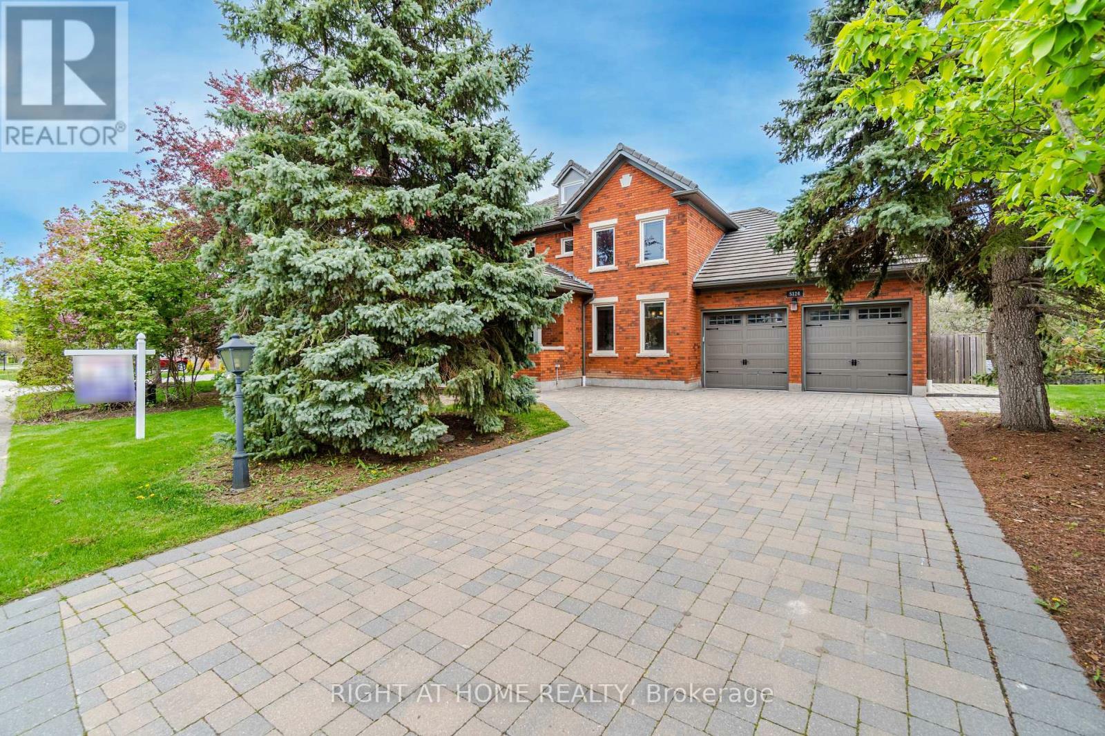 Property Photo:  5124 Rothesay Court  ON L5M4Y3 