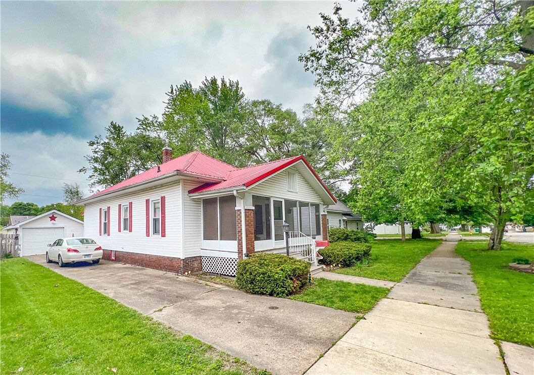 Property Photo:  704 Marshall Avenue  IL 61938 