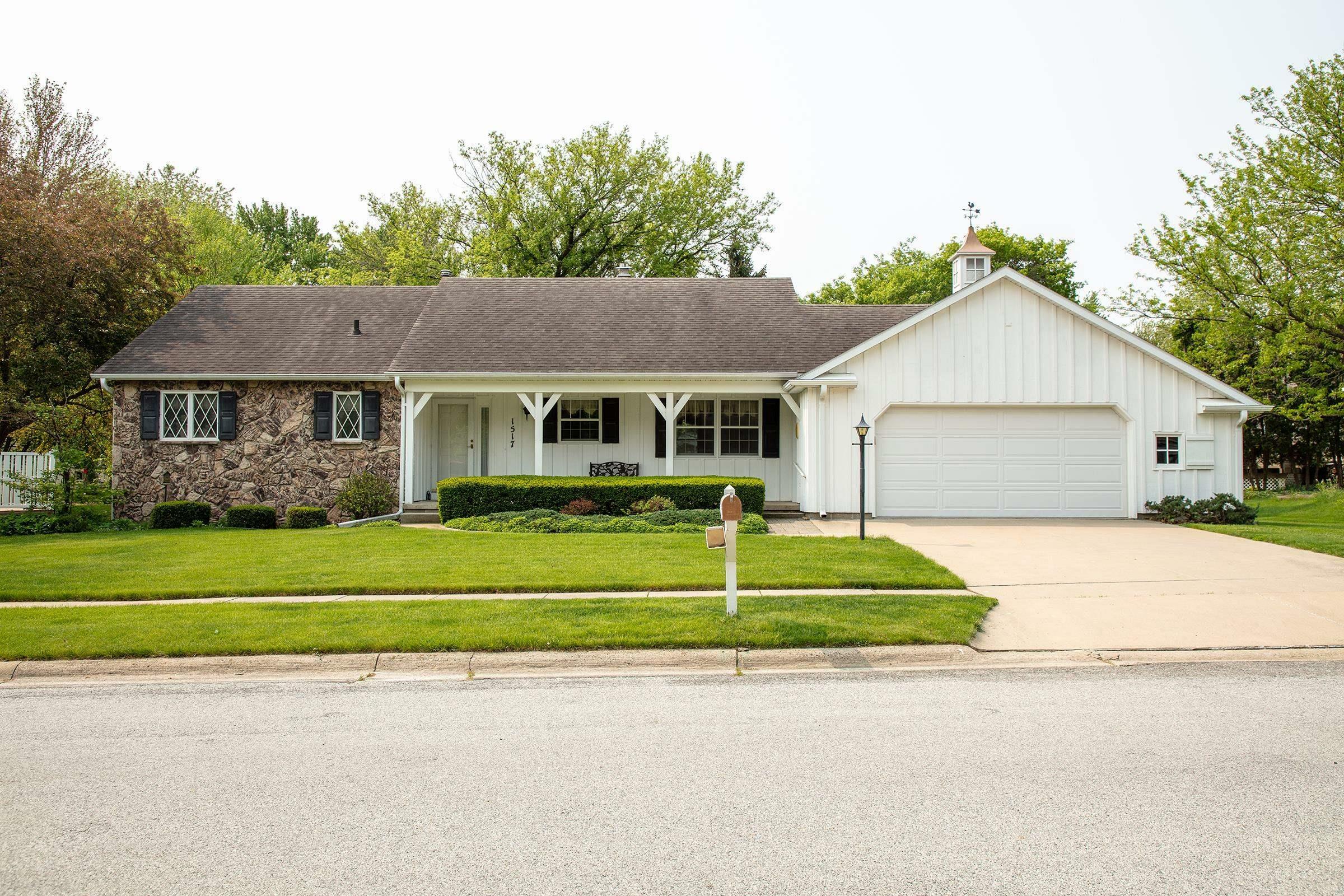 1517 Hickory Heights Drive  Waverly IA 50677 photo