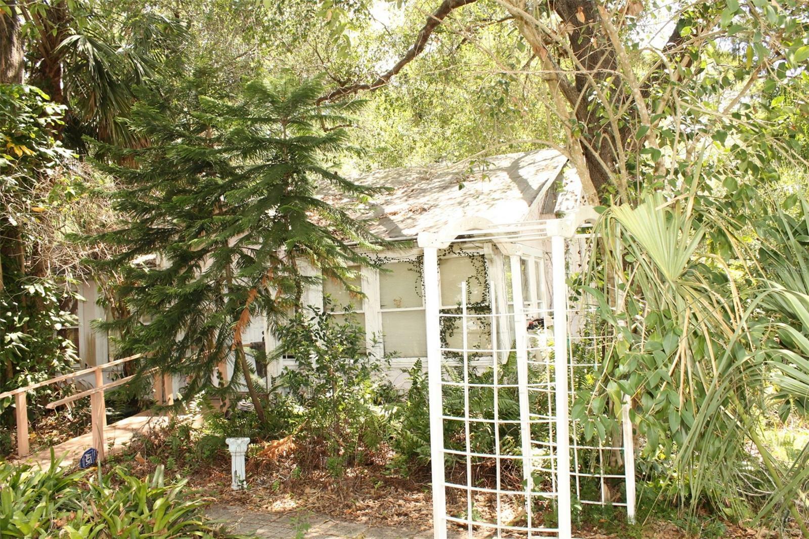 Property Photo:  951 East Avenue  FL 34711 