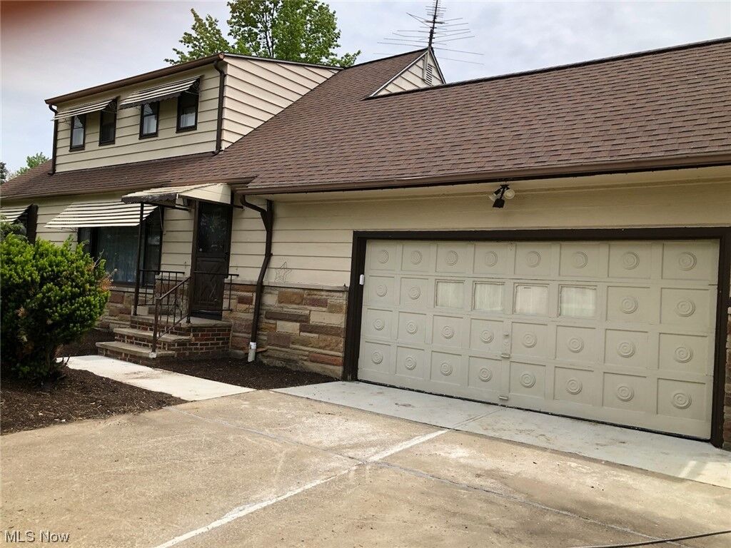 Property Photo: 5065 Taylor Drive OH 44128