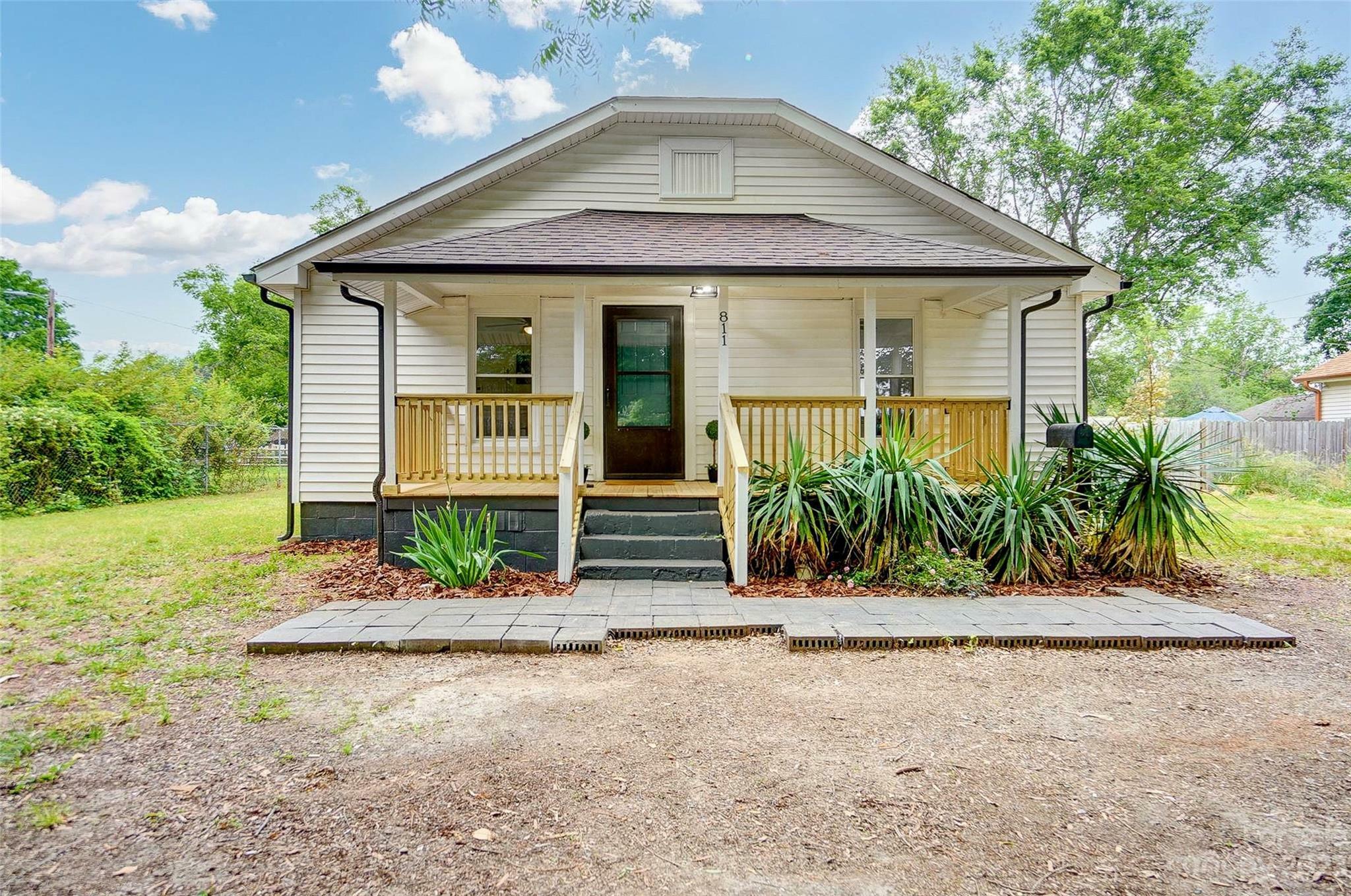 Property Photo:  811 Ridge Street  NC 28023 