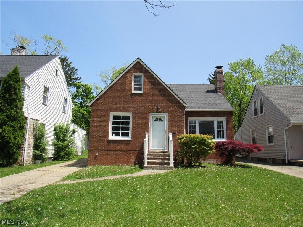 Property Photo:  1901 Staunton Road  OH 44118 