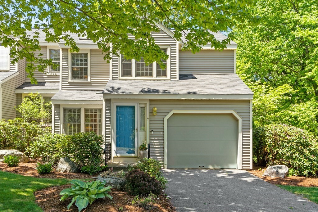 Property Photo:  9 Harrington Farms Way 9  MA 01545 