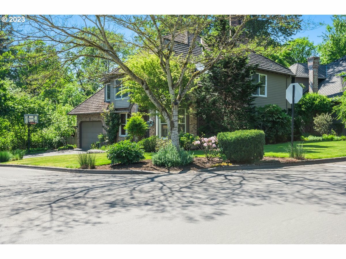 Property Photo: 13354 Twin Creek Ln OR 97035